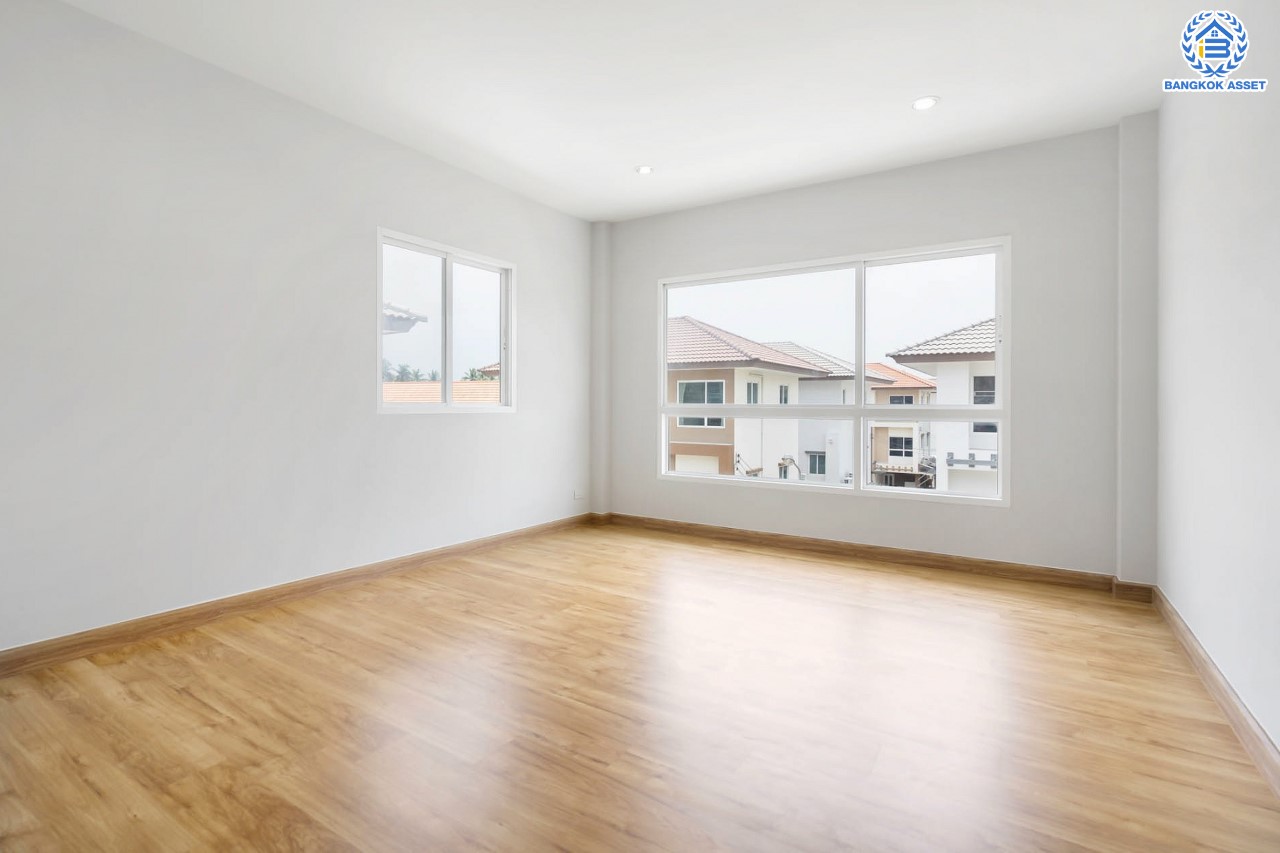 บ้านมือสองตกแต่งใหม่ ม.คาซ่าพรีเมี่ยม ราชพฤกษ์-พระราม5 บ้านเดี่ยวหลังใหญ่ 3 ชั้น แบรนด์ Q.House เนื้อที่ 50.4 ตร.ว. ดีไซน์ตอบทุกไลฟ์สไตล์ ฟังก์ชัน 3 ห้องนอนใหญ่ 4 ห้องน้ำ จอดรถได้ 4 คัน บนทำเลติดถนนใหญ่ เชื่อมต่อทุกเส้นทาง ใกล้ตลาดเจ้าพระยา ,เดอะวอล์ค ,ร.ร.เตรียมอุดมศึกษาฯ เซ็นทรัลเวสต์เกตและรถไฟฟ้า "สถานีบางพลู"